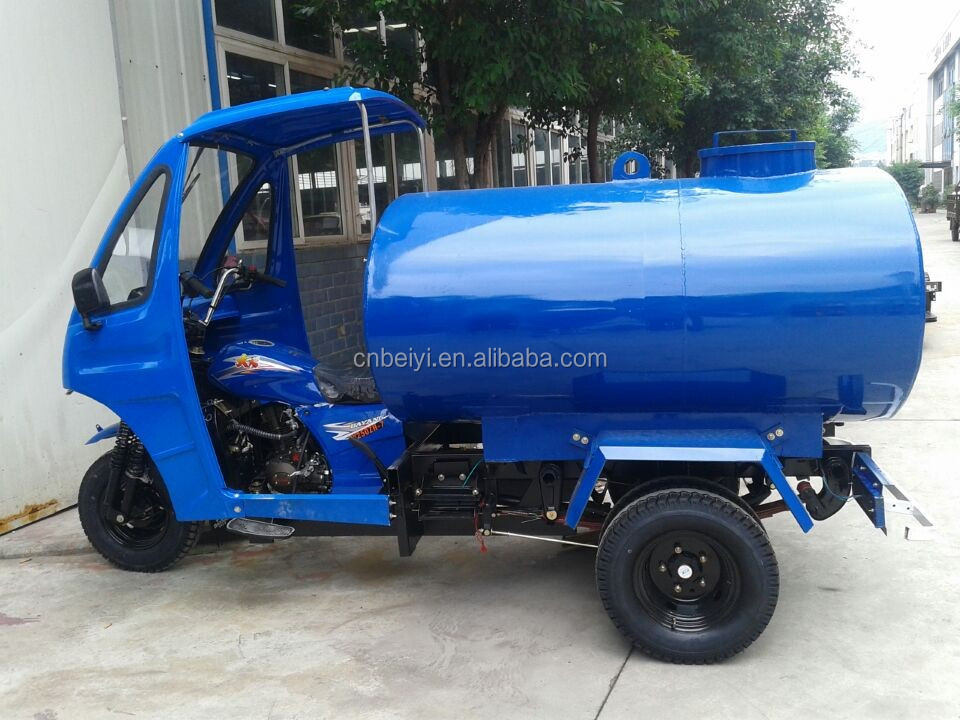 Heavy Duty Green Five Wheel Diesel Water Tank Tricycle with 50*100 Frame in Peru