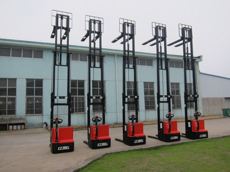 Full Free Mast Electric Reach Forklift Reach Stacker For Container Handling