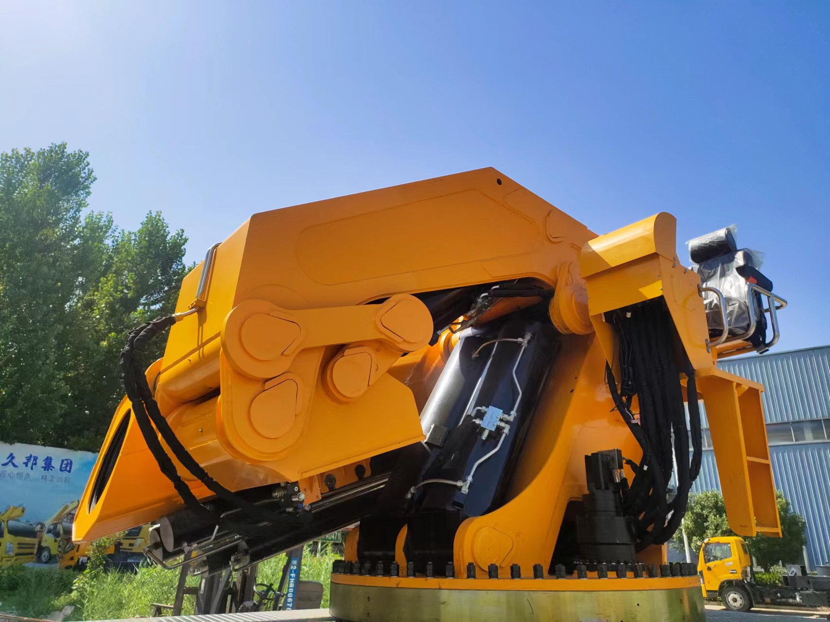 Durable Knuckle Boom Crane 38T/80T Truck Mounted Crane