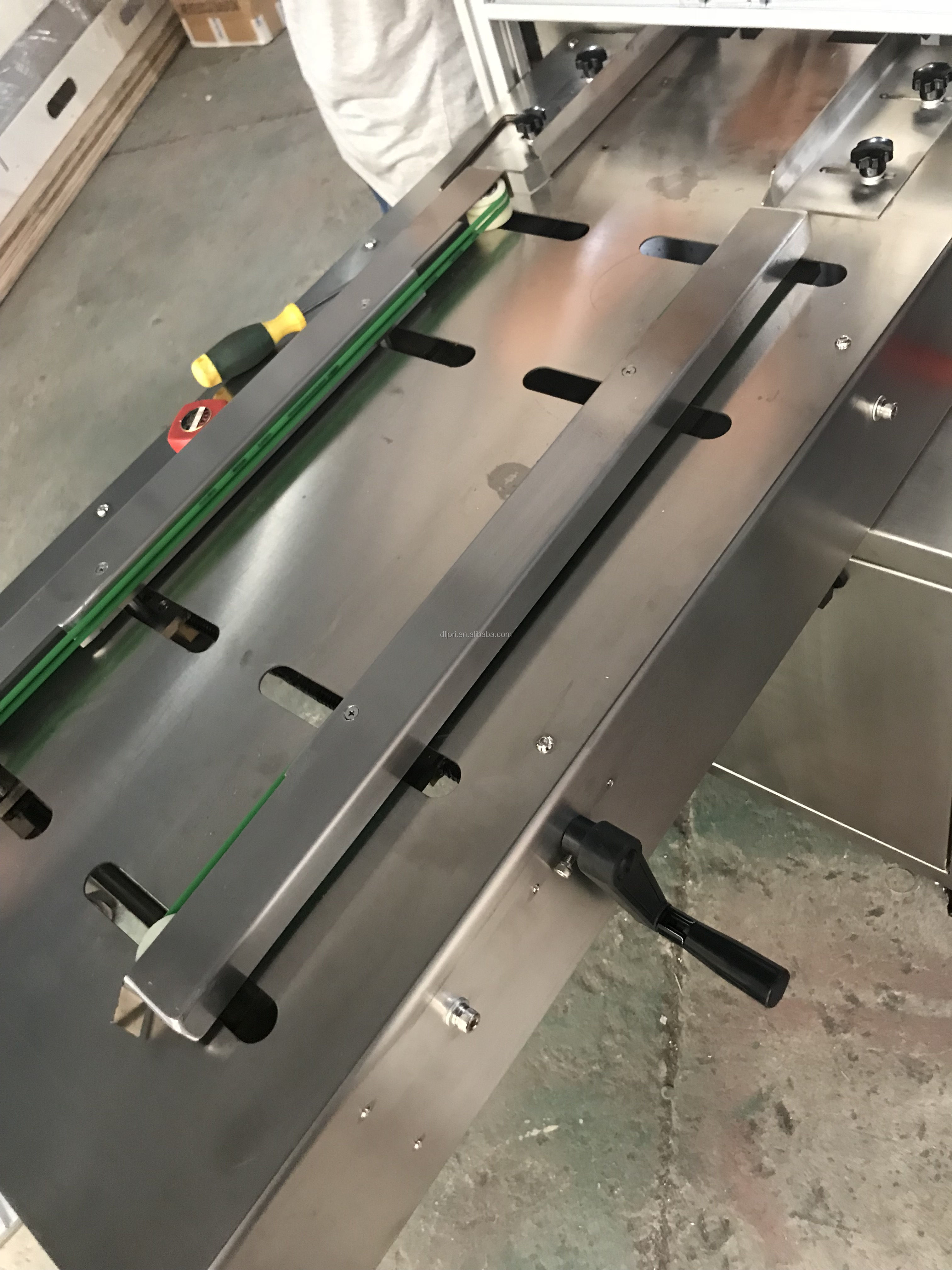 Save energy continuous sealing machine for tissue paper box