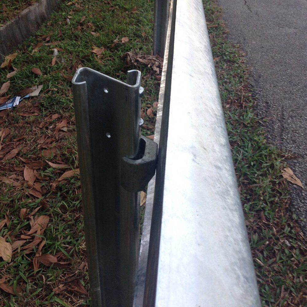 Roadway Safety Steel Corrugated Beam Highway Guardrail Z Post ISO9001 2000 Certified