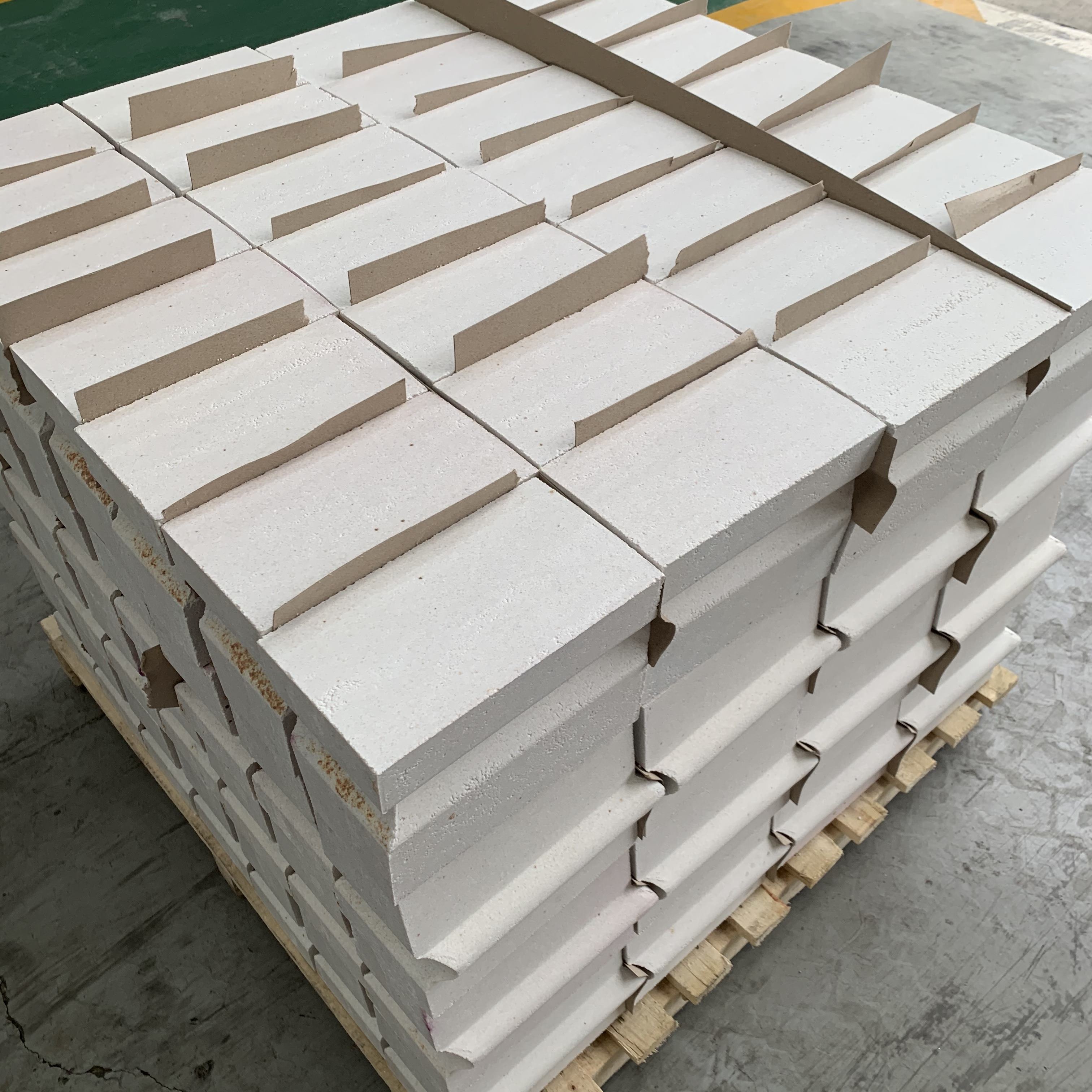 Customers' Requirement Refractory Brick with and 0% CrO Content in Vietnam