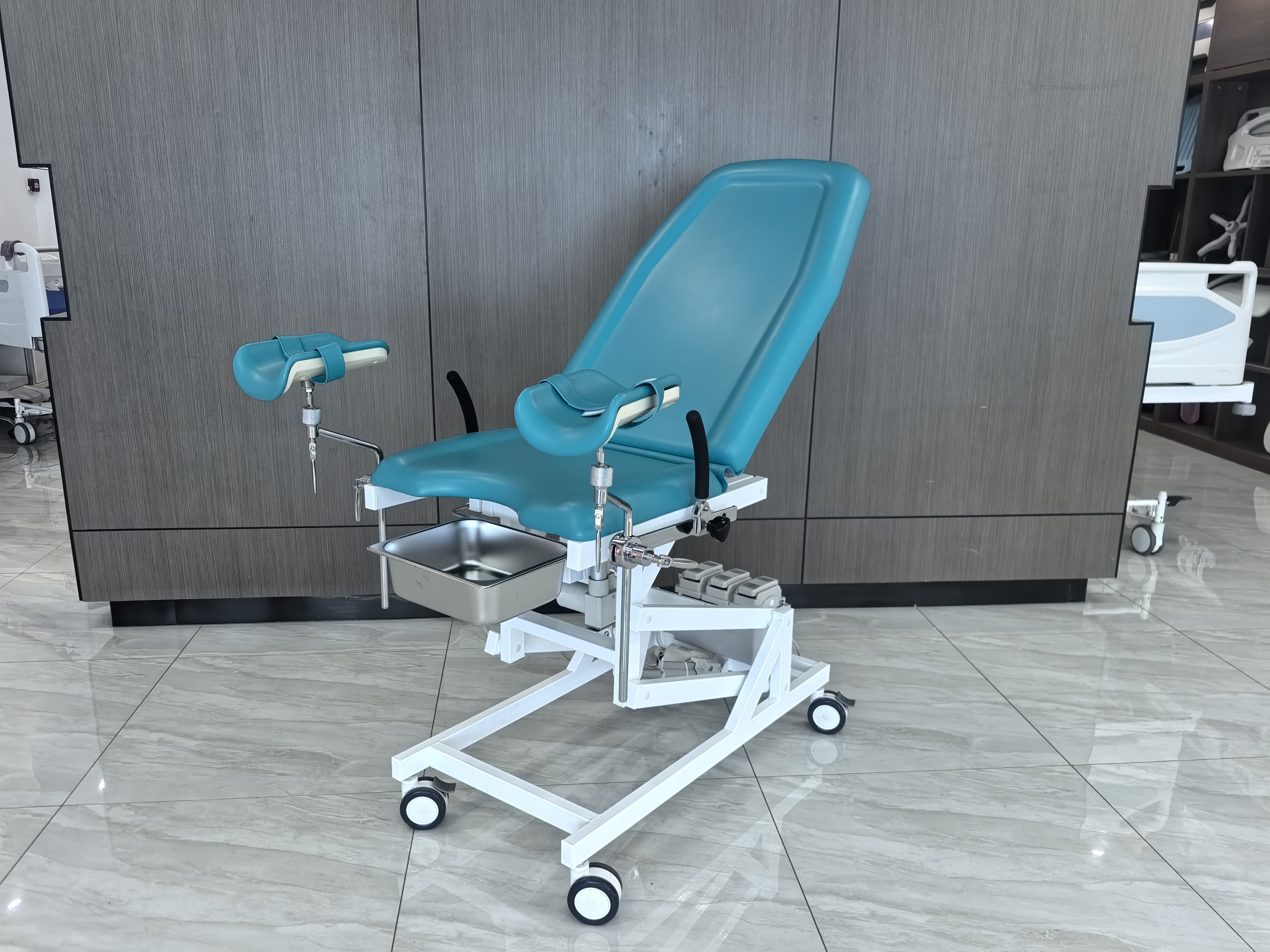 MULTIFUNCTION OBSTETRIC TABLE