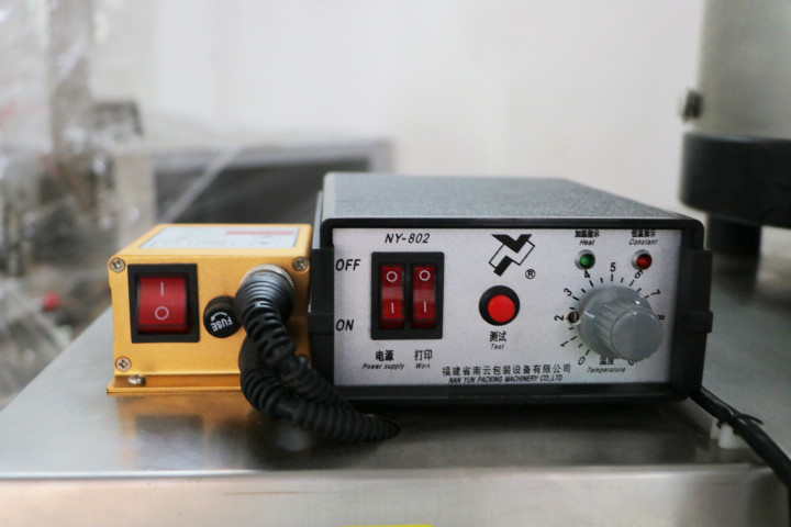 high accuracy Full automatic chewing gum packaging machine with counting