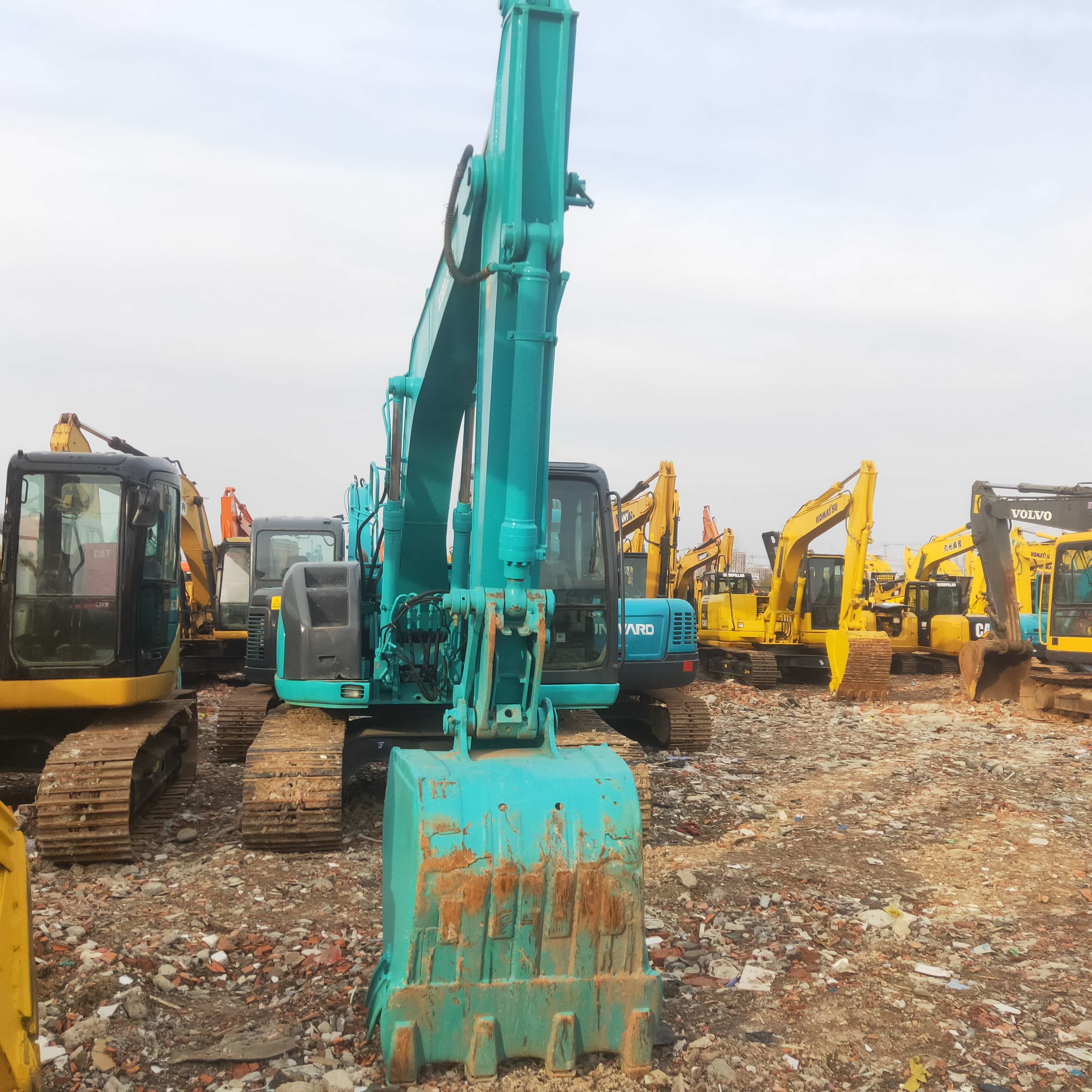 Used Kobelco Digger SK135 Secondhand 13.5ton Middle Type Crawler Excavator