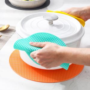 Wholesale Anti-scalding silicone heat pad thickening insulation pad dining table mat from china suppliers