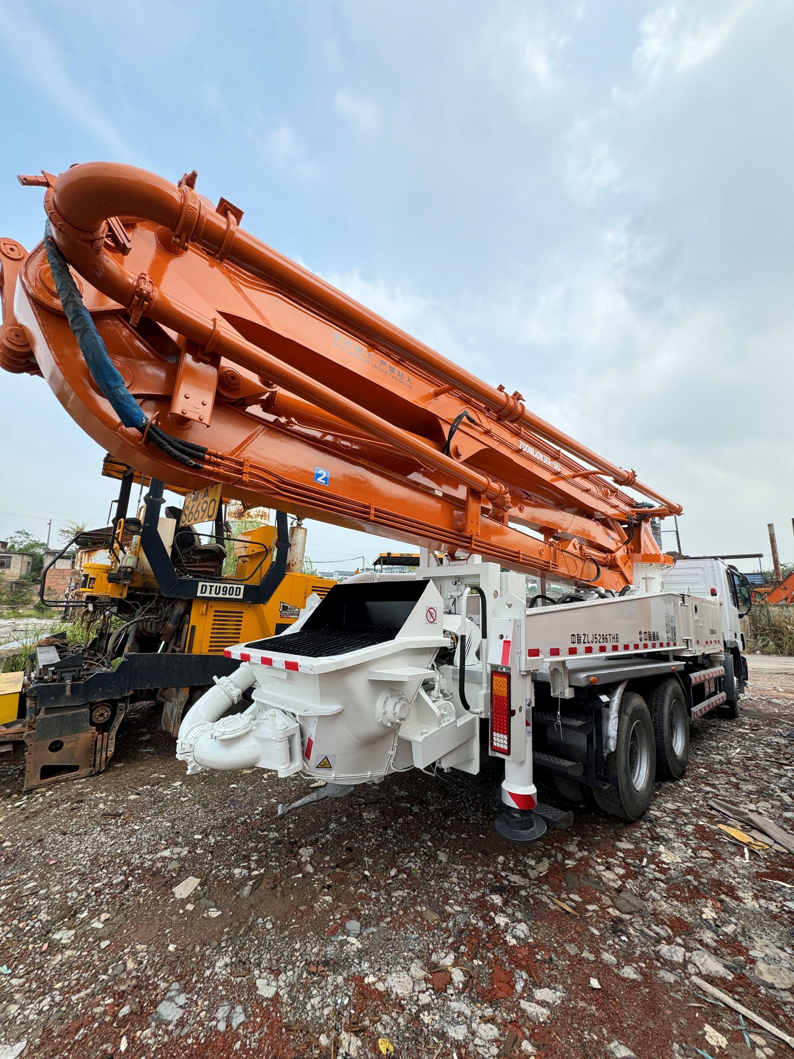 ZOOMLION 2013 Year Concrete Pump Truck 38 M For Sale Used But Stable Condition