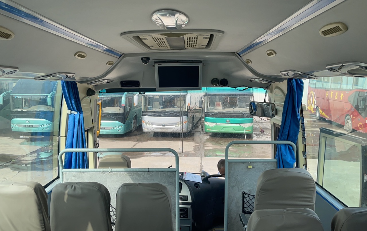 Euro 4 Emission Standard 39 Seats Luxury Tour Bus for Comfortable Travel