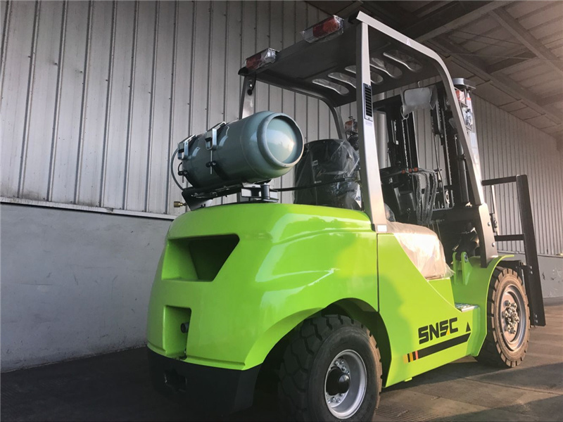 3000kg LPG Gas Forklift with Japan Nissan Engine and Hydraulic Transmission Power Shift