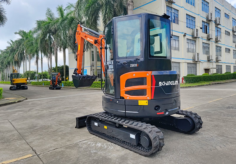 3.5 Ton Mini Excavator Zero Tail Swing 0.12M3 With High Power Yanmar Engine