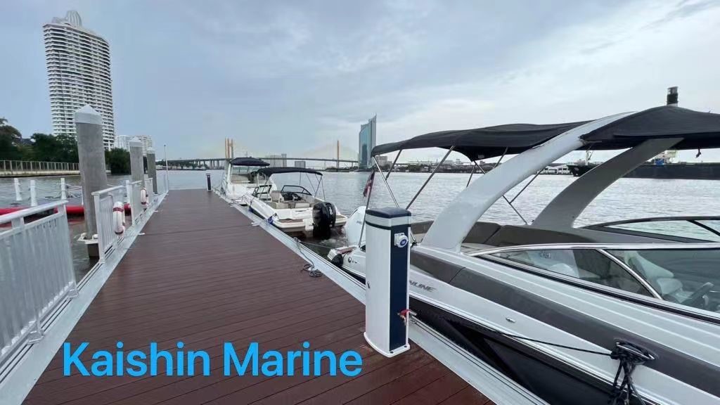 Long-Lasting Marine Floating Docks With LLDPE Floats Pile Cap For Floating Pontoon Bridge Use
