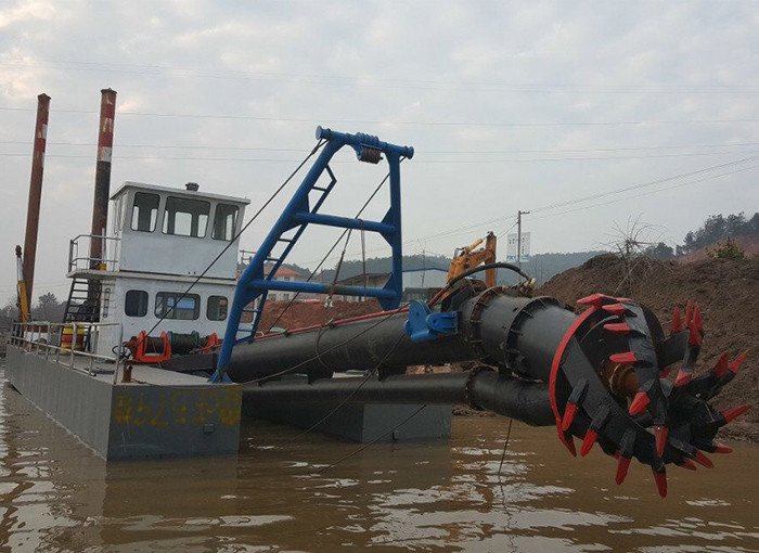 200 Cbm/H Hydraulic Mud Dredging Ship 16kw Red Color Used For River Dredging