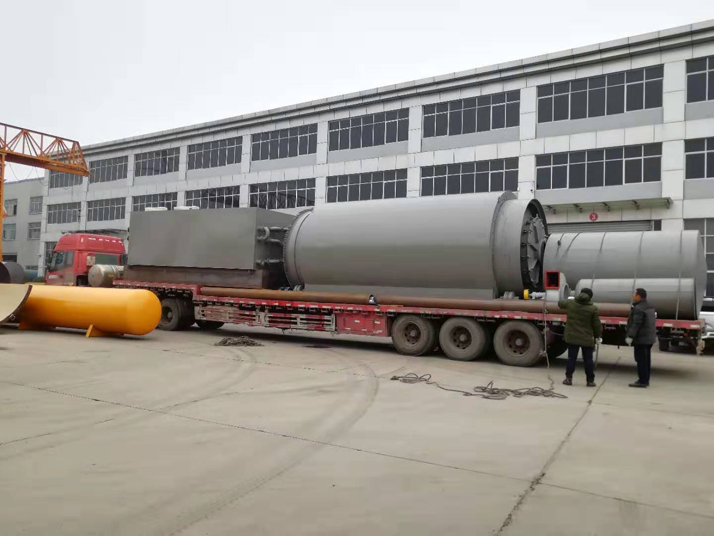 Batch Type Waste Tire Pyrolysis Plant for Recycling and Extracting Valuable Resources