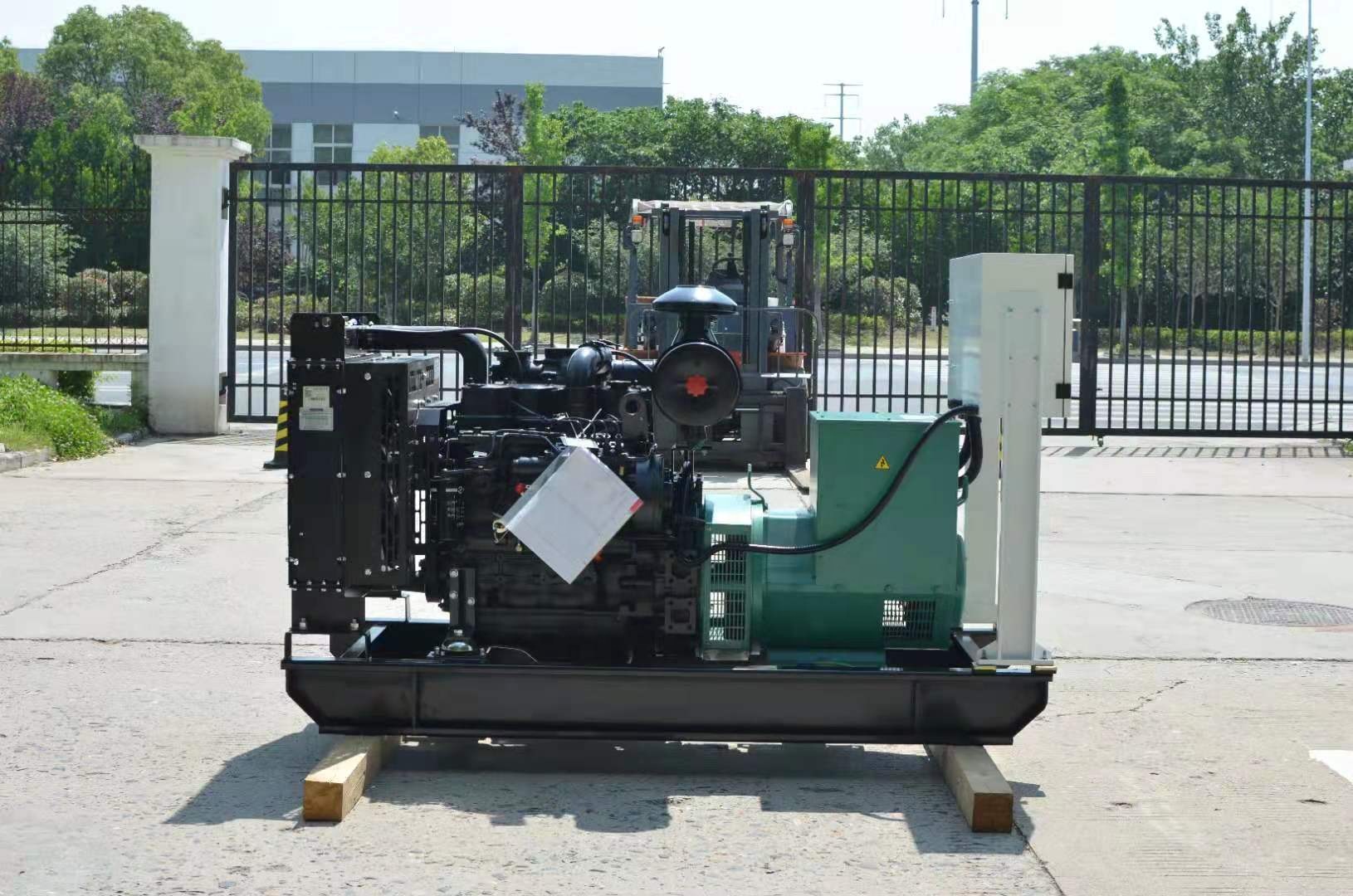 Small Power Genset 4BTA3.9-G11 Engine 80kva Diesel Generator with 220/110V Voltage