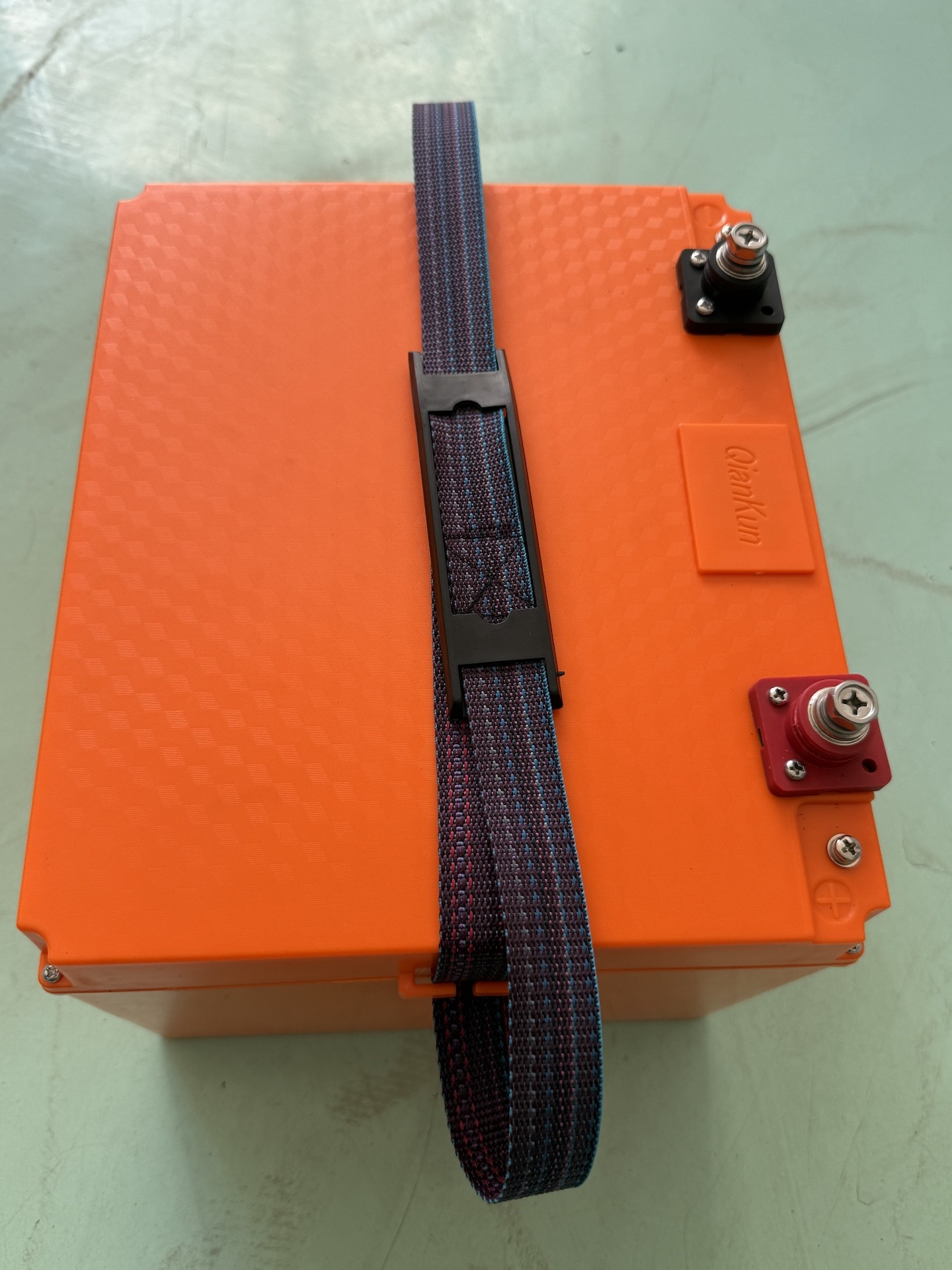 Compact and Lightweight 25.6V 100Ah LiFePO4 Battery for Easy Installation in Various Applications
