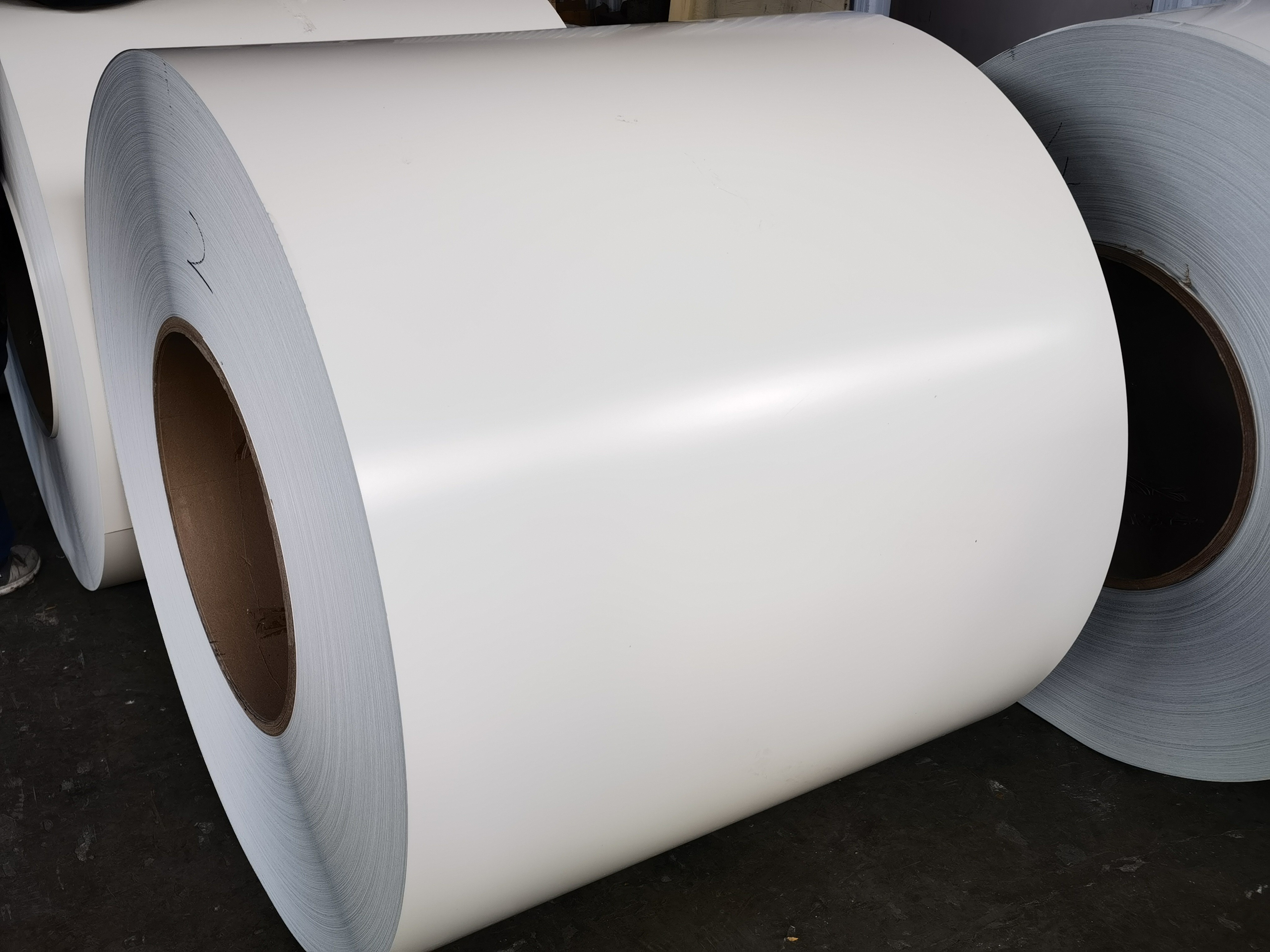 AA3105 0.76mm x 1219mm High Glossy White Color PE Paint Pre-Painted Aluminum Coil Used For Roller Shutter Door Making