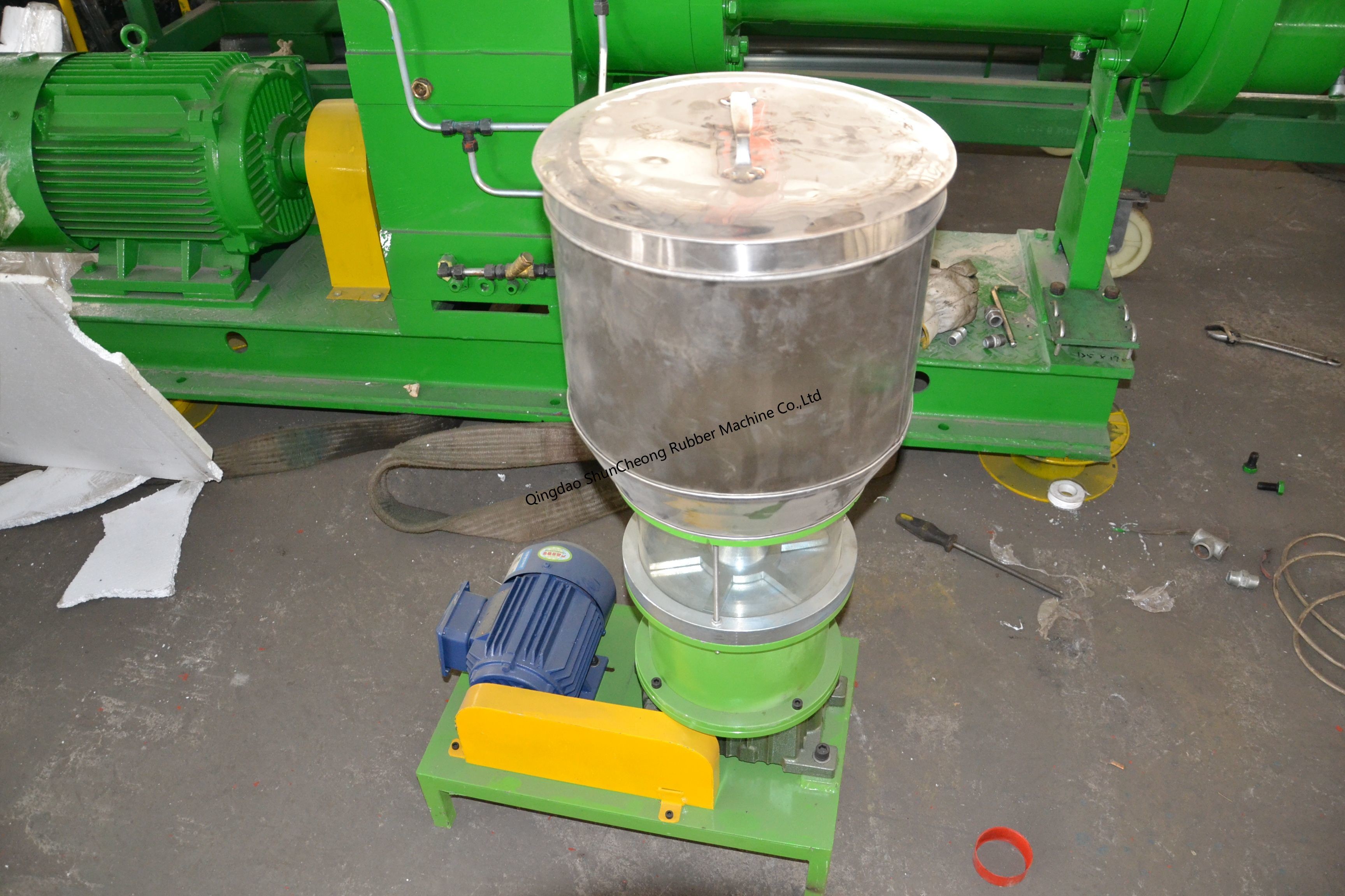High-quality Extrusion Rubber Extrude Machine with Force Feeding Screw and Strainer