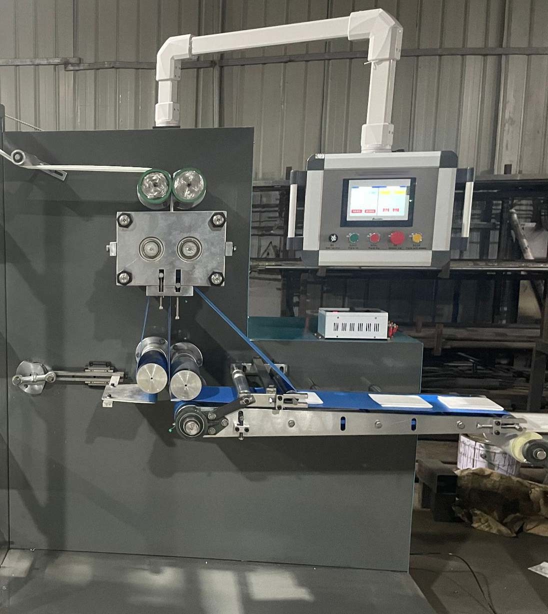Soaking Type Wetting System Wet Towel Packing Machine with 380V Rated Voltage