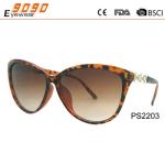 Men and women's fashionable sunglasses ,UV 400 Protection Lens,decorated in the