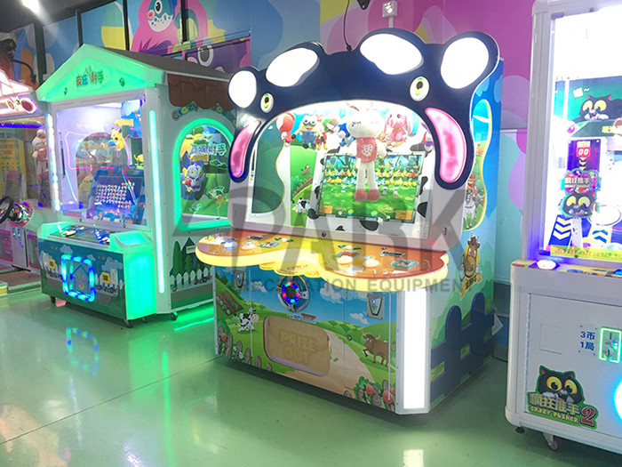 Coin Operated Crane Game Machine 32" Hd Screen , Prize Vending Gift Arcade Claw Machine