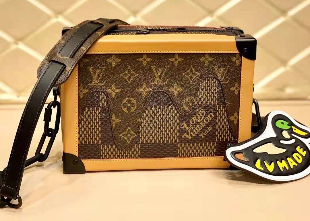 Unisex Soft Trunk Bag , Duck Pendant Box Crossbody Bag With Lock