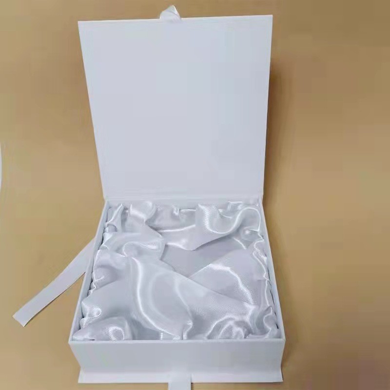 Eco Friendly Cosmetic Packaging Box with Satin Lining and Glossy Finish