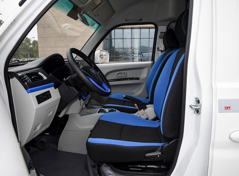 Square Shape Adopted Jinbei Family style New Electric Van Hiace EV With 220N.m And 300km NEDC With Top Speed At 80km/h