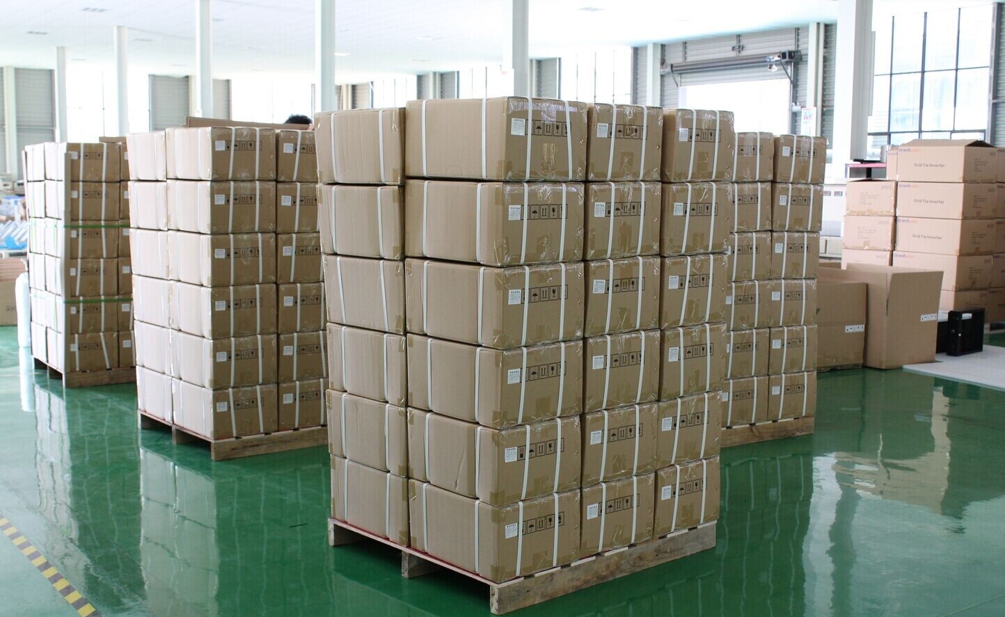 2.2KW Solar Pump Inverter GPRS Function Three Phase LCD 800VDC