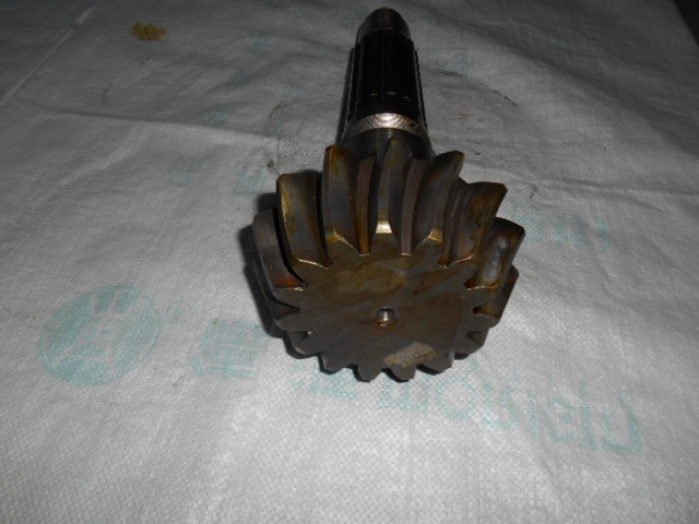 16Y-15-00061 Output Shaft Komatsu Bulldozer