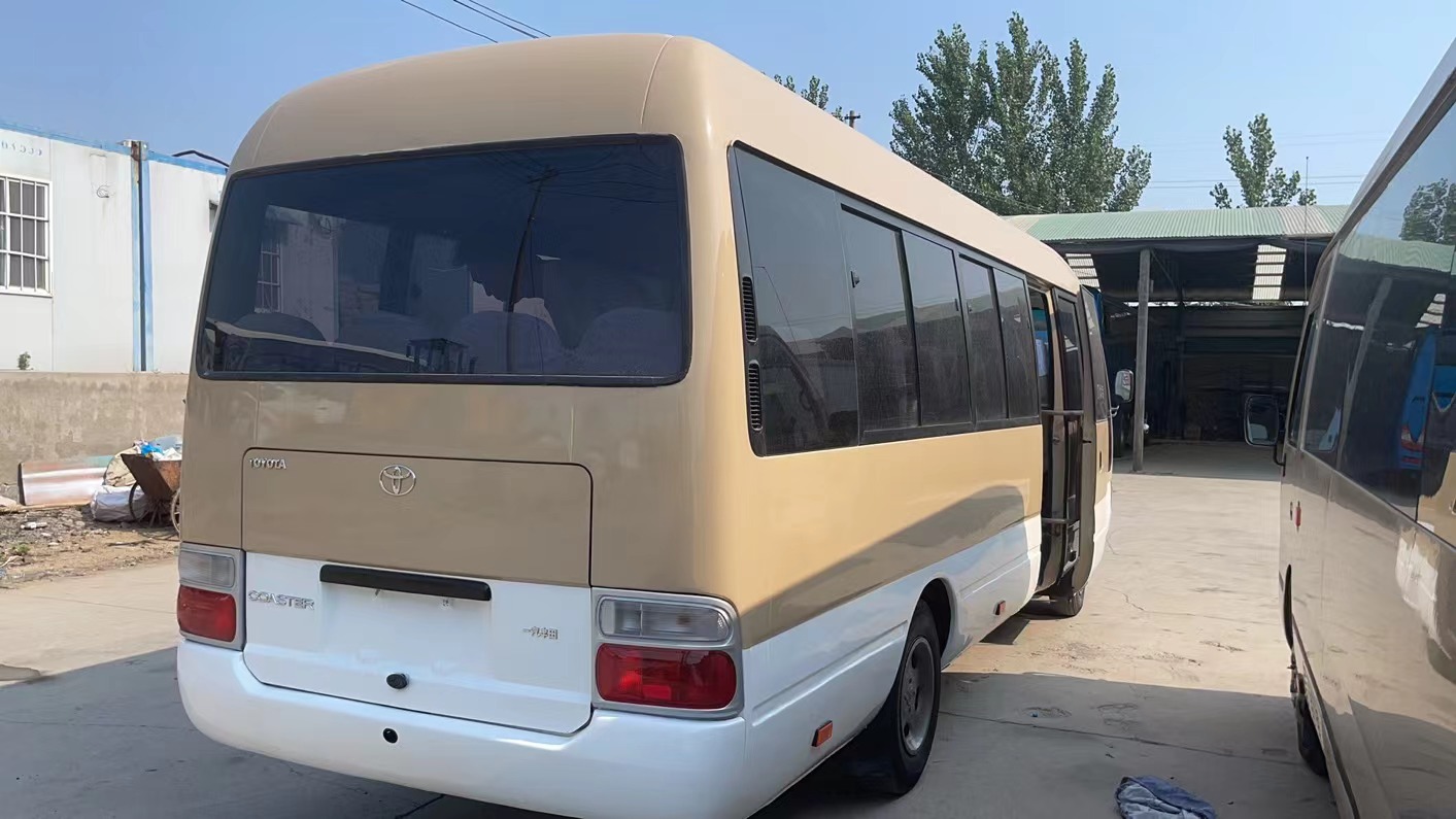1690/1490mm Front/Rear Track High Roof Coaster Bus with 23 6 Seats and Diesel Engine