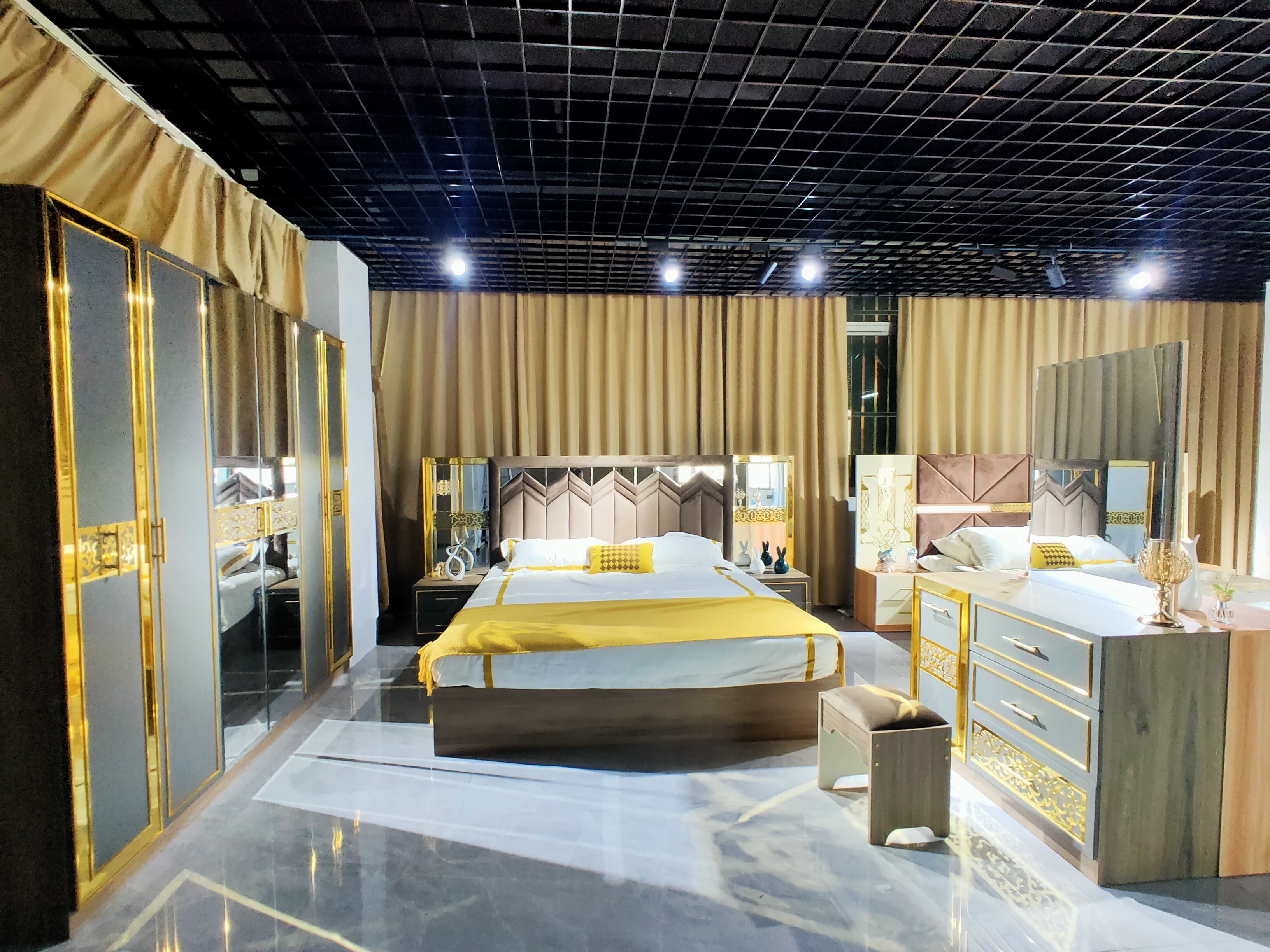 Modern Bedroom Sets Furniture MDF Glass with Gold Side Table Night Lamps