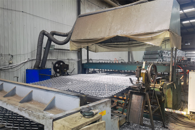 Protective Factory Price Galvanized Powder Coated Razor Barbed Wire Fencing