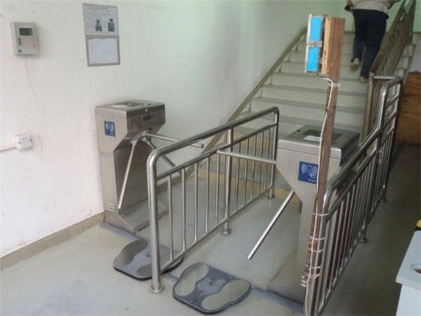 Vertical Waist Height Fingerprint Access Control Turnstiles Turn Style Door
