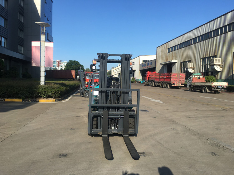 1.5 Ton Small Sit Down Forklifts Gas Powered , Propane Fuel System Forklift