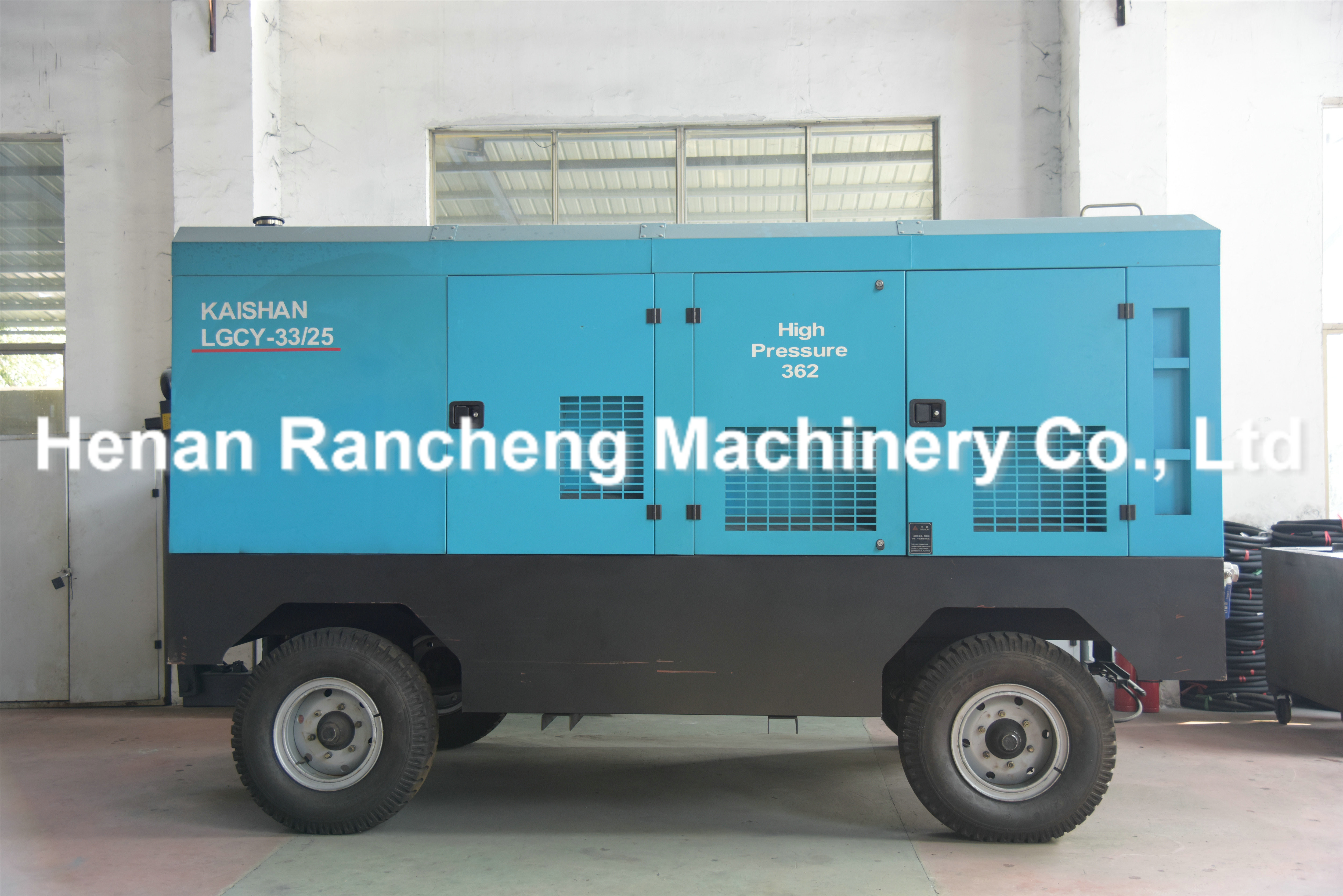 2.5Mpa Work Pressure 550HP Drilling Air Compressor 33m³ / min Capacity