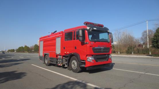 SINOTRUK 8000 Liter Water Tank Fire Truck 6 Seats Rear Drive Diesel 4×2 Manual