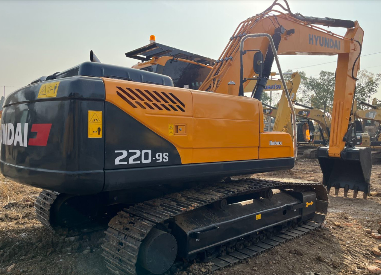 22 Ton Korea Brand Used Hyundai 220 Construction Heavy Excavator for Enginner