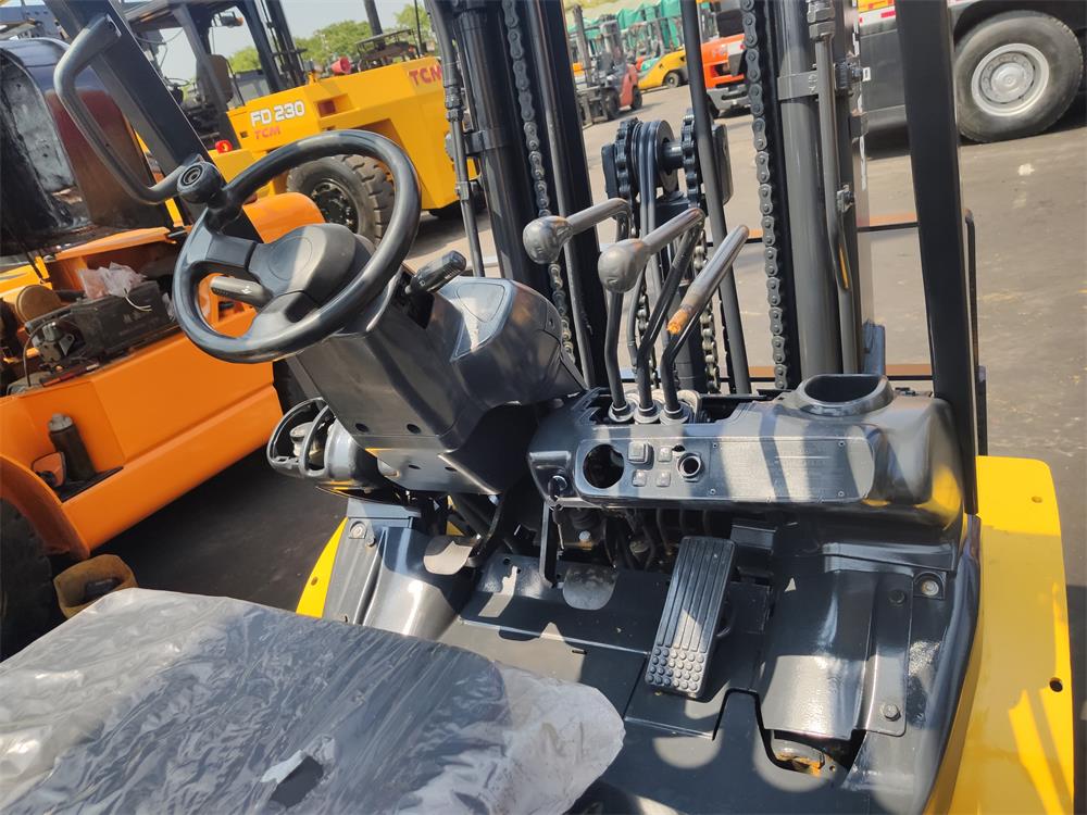 Top Sale 3 Ton Komatsu Forklift Used Diesel Automatic Clutch for Manufacturing Plant