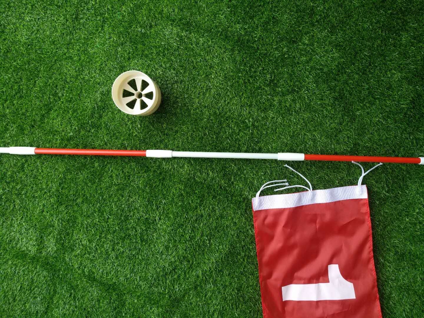 mini flag stick , golf cup , golf cups , plastic golf cup , mini flagstick , putting cup