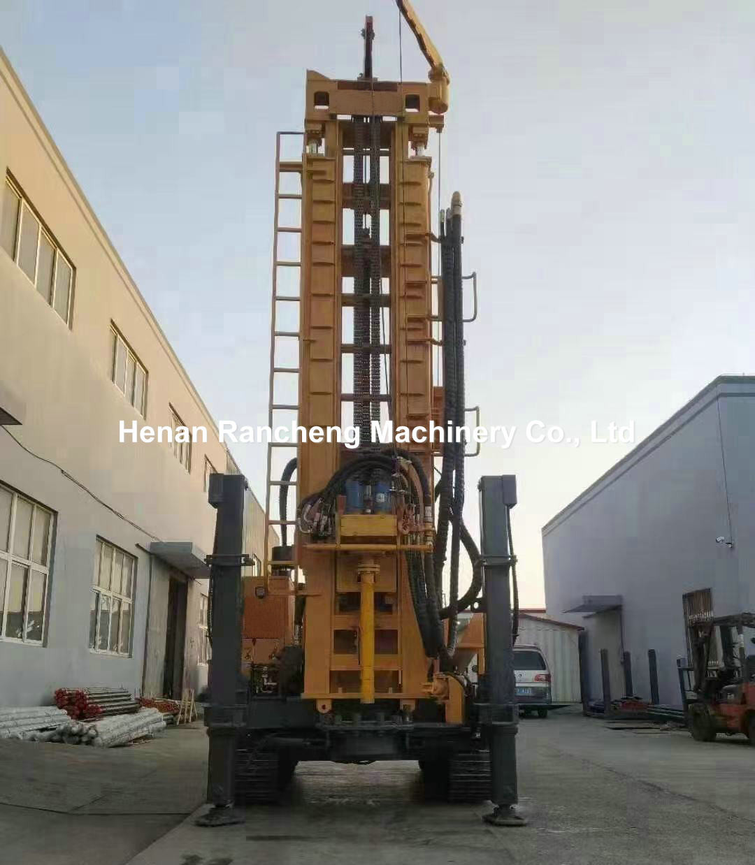 Stable 1000m Depth Water Well Drilling Machine 194KW Engine 140mm - 500mm Dia