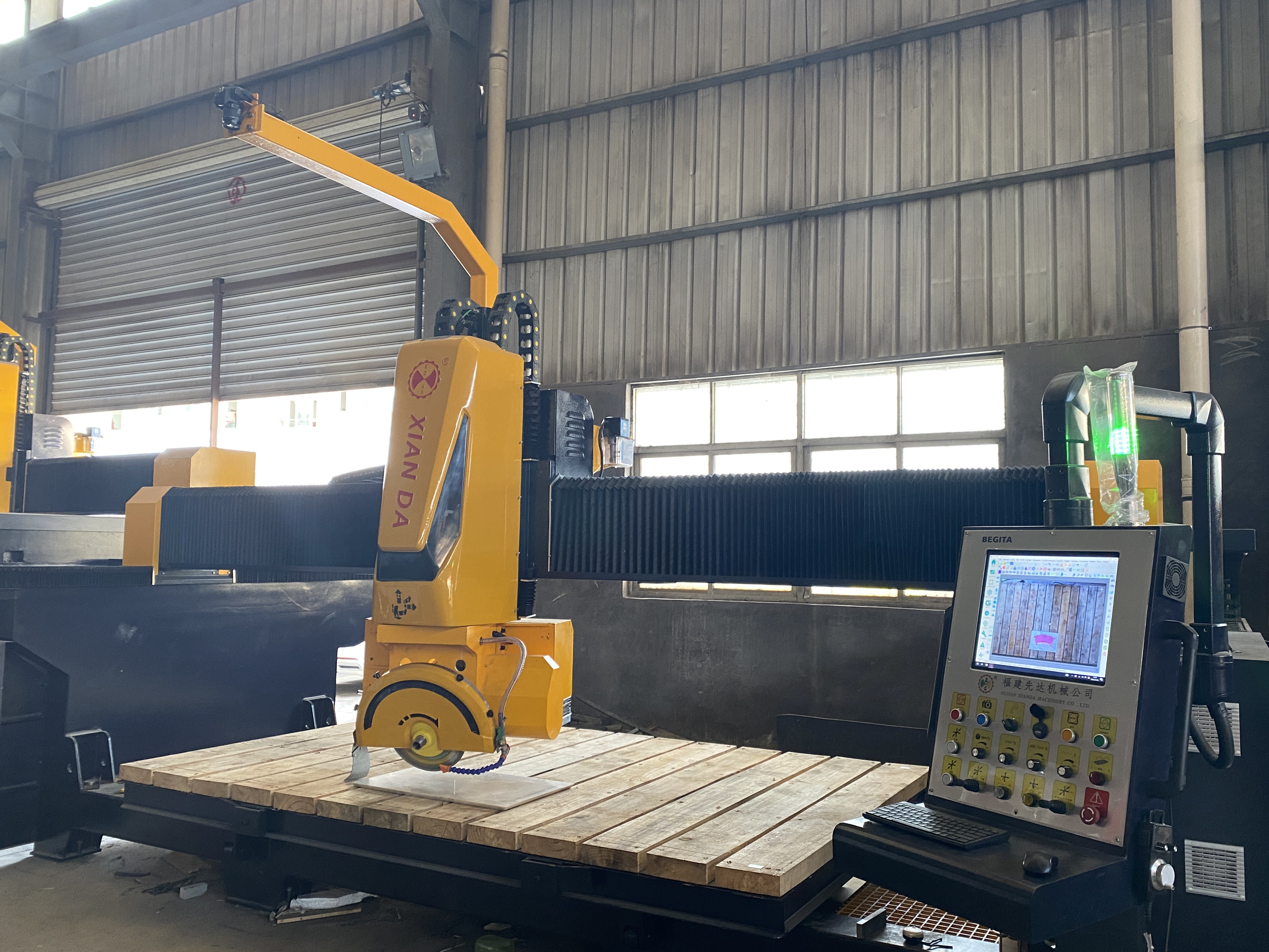 Safety System 8000kg CNC 5-Axis Bridge Cutting Machine For Superior Manufacturing