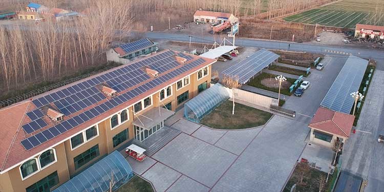 60KW Three Phase Solar And Wind Inverter Commercial Roofs 5 Years Warranty
