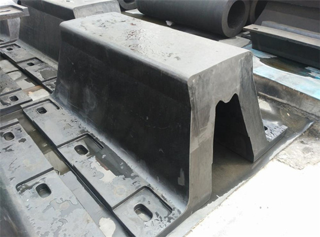 400x1000mm 400x1500mm Arch Rubber Fender With UHMW-PE Face Pad