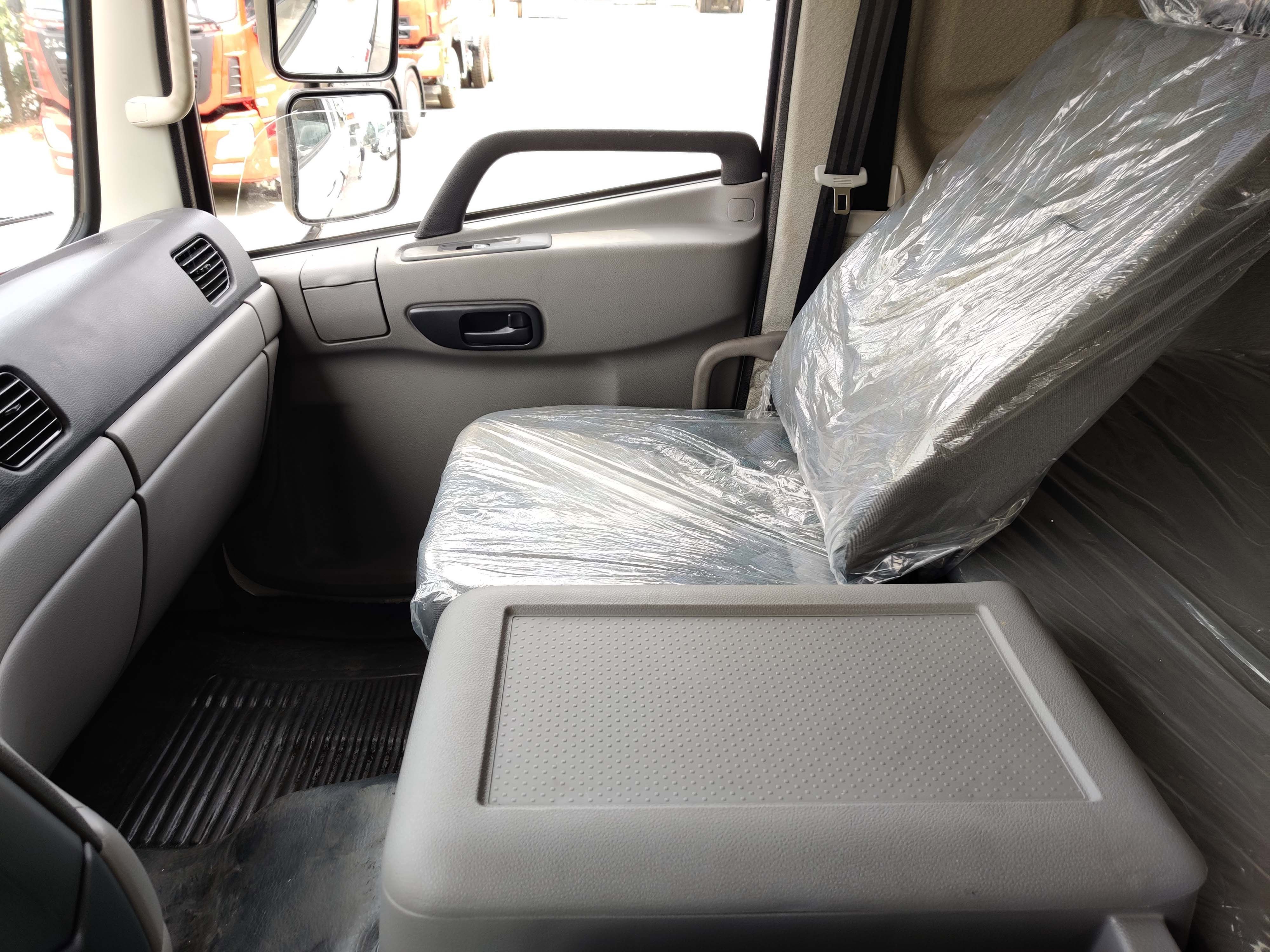 U Shaped Upper Cover And Elevated Cargo Box 12 Wheel Tipper Truck For Mining Dumping