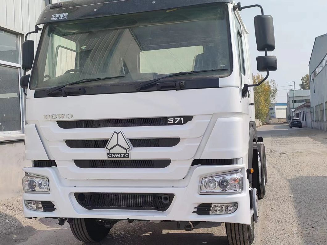 White Sinotruk HOWO 6*4 Tractor Truck Right-Hand Drive Mining Truck