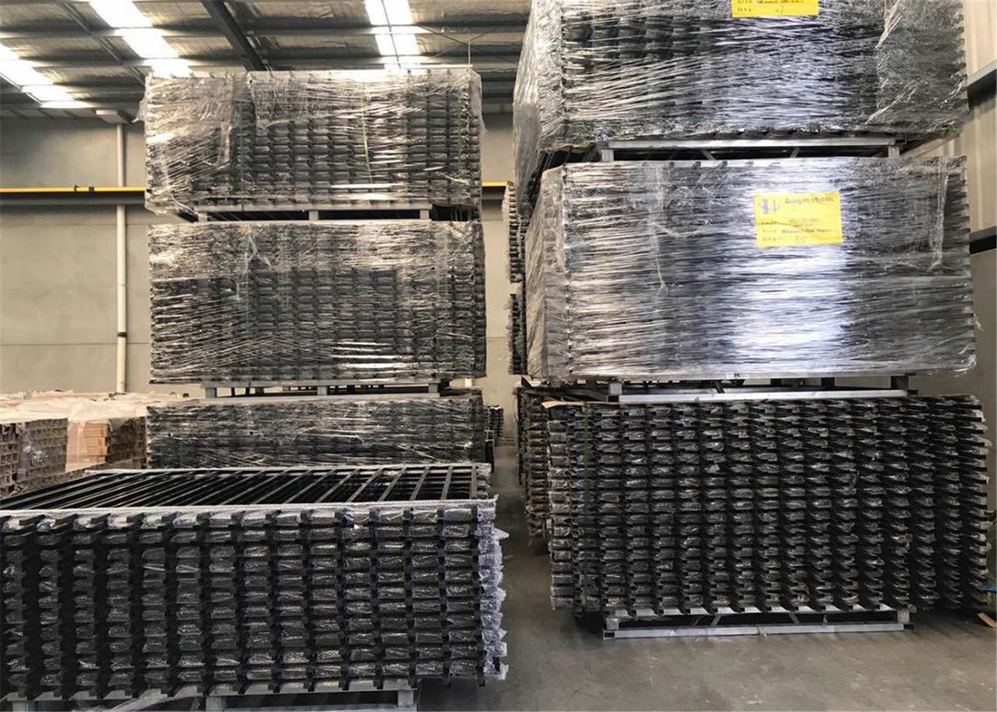 Cheap 2400mm Width Galvanized Steel Spear Top Garrison Fence Panel/Steel Picket Fencing