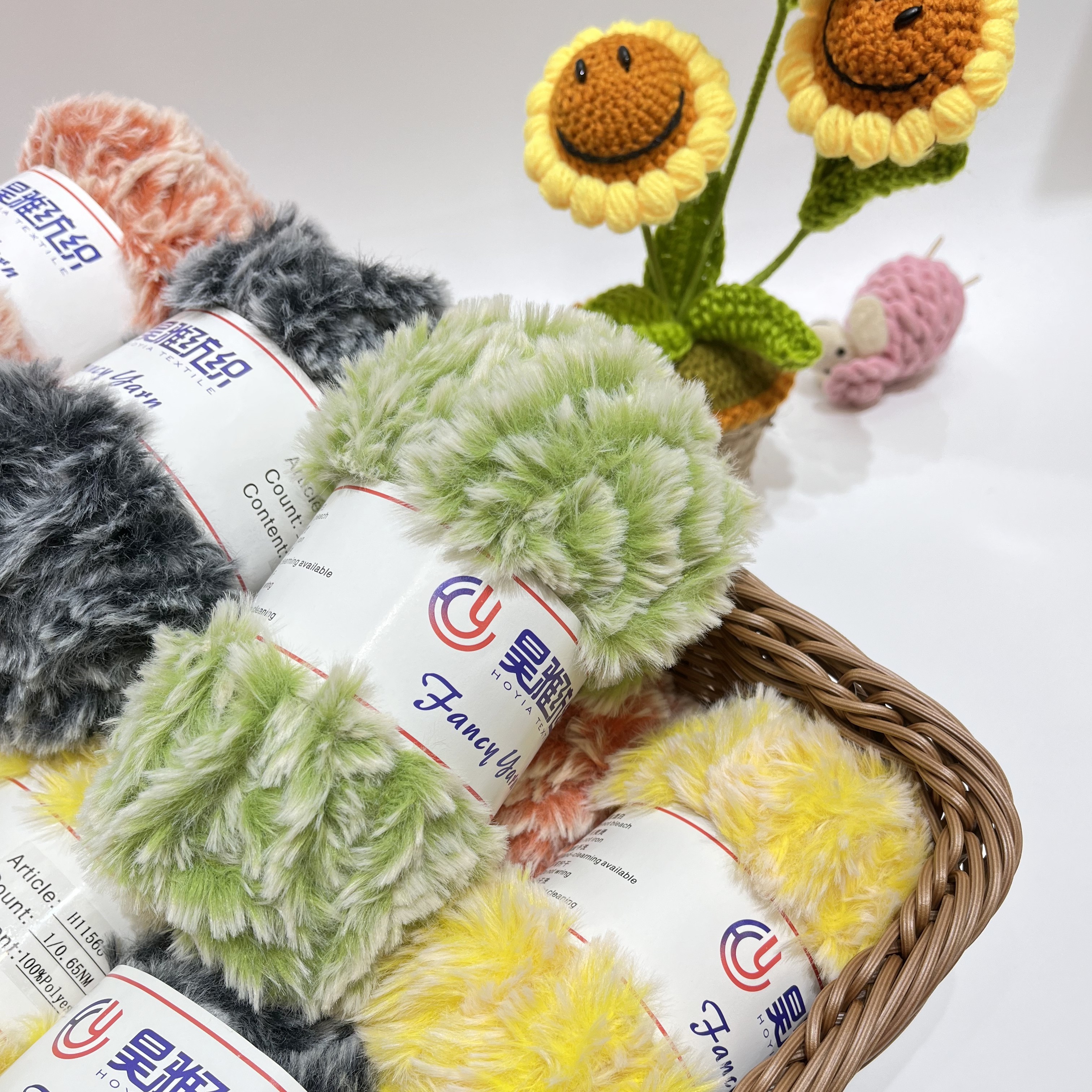 1/3.8NM 100% Polyester Section Dyed Toothbrush Yarn For Beginner Knitting