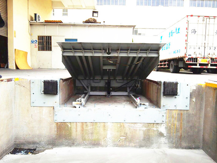 Grey Green Hydraulic Mechanical Loading Dock Ramps / Leveler CE ISO9001
