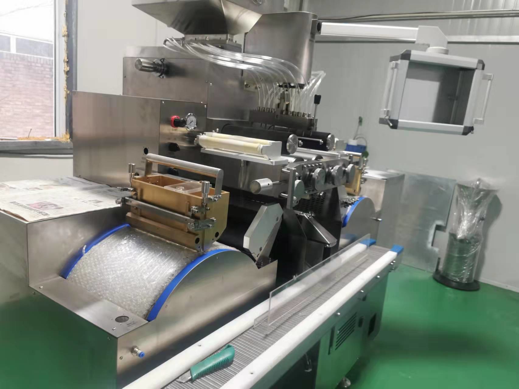 Easy Operate Paintball Softgel Capsule Encapsulation Machine 7000-30000pcs/H