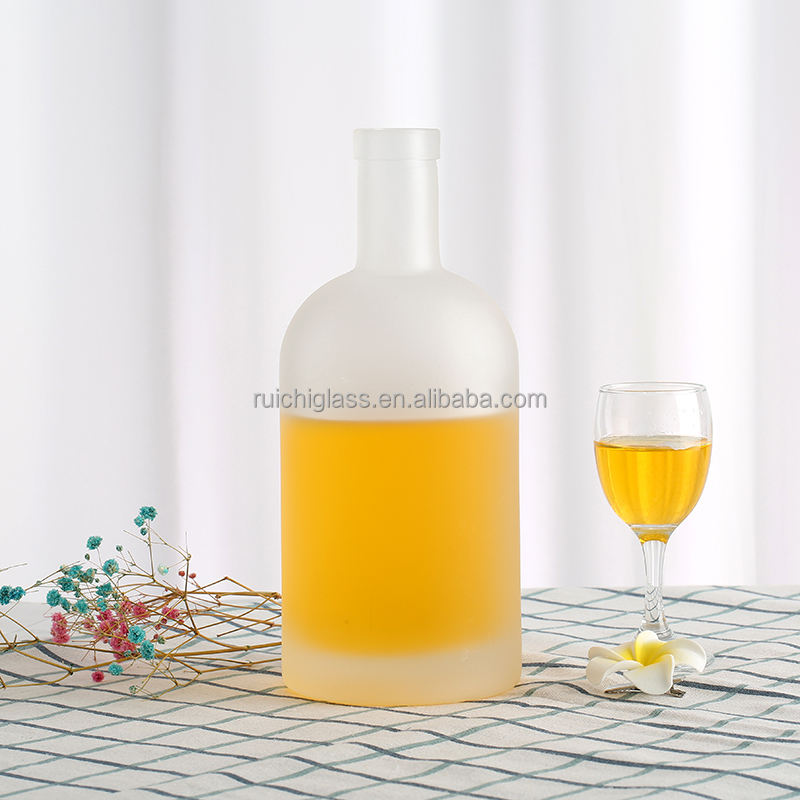 Customized 750ml 75cl Frosted Empty Glass Liquor Bottle for Vodka in Super Flint Glass